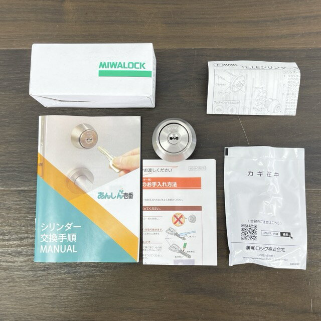 未使用品 MIWALOCK 美和ロック シリンダー鍵 交換用 PRシリンダー PRTE24.CY ST 扉厚28-27mm シルバー / 900792 商品詳細 商品は写真にあるもので全てです。 必ず写真で確認お願い致します。他にもたくさん出品しています。 状態 状態ランク SSS　新品未開封 状態ランク表 SSS　新品未開封 SS　未使用品 S　展示品 A　使用感が全くなく綺麗 B　目立ったキズや汚れ無し C　少しキズ、汚れがある D　キズや汚れがある E　目立ったキズ、汚れがある F　目立ったキズ、汚れが多くある G　破損個所がある H　破損個所が多くある 状態チェック担当者のコメント ケースは開いてますが鍵は未開封品となります。 支払詳細 ページ下部にてご確認ください。 発送詳細 レターパックプラスにて発送致します。 ※日時指定はできません。 注意事項 ※タイトルの末尾は管理番号となります。※ジャンク品の商品は、故障や破損、欠品、動作未確認、 正常な動作のお約束ができない等、様々な理由にてジャンク品として販売をさせて頂いております。その為、商品の返品・返金・交換等の 対応は出来ません。修理、パーツ取りなどを想定しお買い求め下さい。 ※保証について動作保証と記載のある商品については、商品に不具合が生じた場合、商品到着後8日以内は返品、返金をお受けいたします。取付や工事が必要なものに関しましては、それに必要な費用は当方では負担致しません。 取付費、工事費は保証対象外となります。当方で販売いたしました商品が明確な原因で重大な事故へと発展いたしました場合にも、商品代金の2倍以上の責任は負いかねます。商品を利用される際には、必ず状態をご確認ください。 ※評価について恐れ入りますが当方から評価はしておりません。評価が必要な場合、受取連絡の際に取引ナビでご連絡下さい。よろしくお願い致します。 誠に勝手ながら各週日曜日が定休日となります。そのためご連絡、発送、手渡し対応等行っておりません。予めご了承の上ご落札をお願い致します。 同梱ご希望の場合は必ずお支払い前にご連絡をお願い致します。※ 新品及び未使用品は商品到着後8日間の動作を保証いたします。