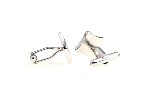 カフスボタン専門店 cuffs kingdomの百合の紋章 カフスボタン ( 黒 白 銀 シルバー色 ) 【 灰色　ダーク系　男性　カフリングス　クール系　ひし形　人気商品　百合　カフス専門店 】｜アングル3