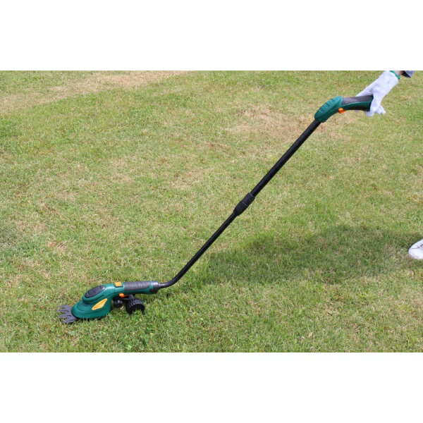 【1/10は期間限定クーポン発行】草刈り機 芝刈り機で 小型 3WAYバリカン 充電式 ハンディ コードレス 家庭用 バッテリー式 グラストリマー 電動バサミ 谷村実業 TAN-940【/srm】 3