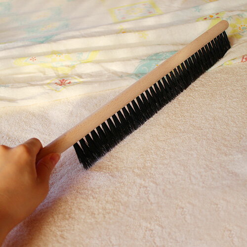 ＼特典あり／アートブラシ社 アートブラシのふとん払いブラシ B000031[布団たたき 布団ブラシ 布団払い ブラシ はたき たたき 布団 ほこり取り ホコリ 花粉 花粉落とし 取り 埃 落とし 寝具 カーテン お手入れ 掃除 ファブリック 日本製 豚毛 天然木]
