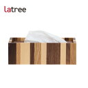 PLAM プラム ティッシュボックス モザイク PL1DEN-0010250-MXOLの解説シンプルなデザインで飽きのこないWOOD TISSUE BOX（ウッドティッシュボックス）です。 おしゃれなインテリアのひとつとしてお使い頂きたい木製のティッシュケースです。 商品は1点1点木目が違い、使っていくごとに木の変化があり、味わい・深みをお楽しみ頂けます。 プレゼントや贈り物・ギフトにも喜ばれます。 PLAM プラム ティッシュボックス モザイク PL1DEN-0010250-MXOLの詳細 商品名： PLAM プラム ティッシュボックス モザイク PL1DEN-0010250-MXOL 説明： 木製のシンプルでナチュラルなティッシュケース・ティッシュカバー インテリアにもなるウッド(木)のティッシュボックス カテゴリー： 生活雑貨/ティッシュケース（ボックス用）商品名 PLAM プラム ティッシュボックス モザイク PL1DEN-0010250-MXOL 型番/JAN PL1DEN-0010250-MXOL/4580454381024 サイズ（約） W250×D140×H80mm 重量（約） 0.8kg 材質 モザイク（オーク・ビーチ・ウォルナット）　オイル仕上げ 原産国 ベトナム(ベトナムの自社工場・提携工場で製作) 注意 ※写真は使用イメージです。ティッシュは商品に含まれません。 ※ディスプレイの環境上、実際のカラーが再現できない場合がございます。 ※木材ですので、直射日光、冷暖房器具、加湿器などによる過度の湿気や乾燥はお避け下さい。変形及び変色の原因となります。 ※木材ですので紫外線により下記のような変化が出る場合がございます。 ウォルナット：色が抜ける ビーチ：黄色っぽく変色する オーク：濃黄色に近い色に変色する ※天然木を使用していますので、お届けする商品と写真の色・柄が多少異なる場合がございます。 ※木材など天然の商品に関しましては、同じ素材の木材を使用していたとしても繋目によって配色の濃淡や柄の出方に鮮明・不鮮明など違いがございます。 申し訳ございませんが、色味や木目柄のご指定・ご希望はお受け致しかねます。 品質等に問題はございませんので、上記の理由での返品等はお受けできませんことを予めご了承下さい。 木製品の魅力としてご理解頂き、ご購入下さいますようお願い申し上げます。 PLAM（プラム）洗練された素敵な生活雑貨を、みなさんの暮らしにお届けしたく、日々大地の素材と向き合っていきます。 Passion（生命力）・Life（暮らし）・Art（彩り）・Movement（伝える）の4つの思いと使命から生まれた『PLAM（プラム）』という旗印のもとに、飛騨高山で創業しベトナムで木製品の製作に携わる私たちと、世界各国よりベトナムに集う多くの工芸作家や工業デザイナーとの共作が生まれました。 「共作」＝「Collaboration」という手法の元に生まれた暮らしの雑貨たちは、木や土、そして鉄や石などまさしく地球の恵みである素材をイキイキと輝かせた作品たちです。 私たちは大地（地球）とコラボレーションし、多くの工芸作家たちと共演し、でも肩に力が入らない、ちょっと便利な、そして暮らしが楽になるような小物たちをご提供したいと思っております。 PLAM（プラム）商品一覧はこちらから ティッシュボックス ウォルナット PL1DEN-0010250-WNOL