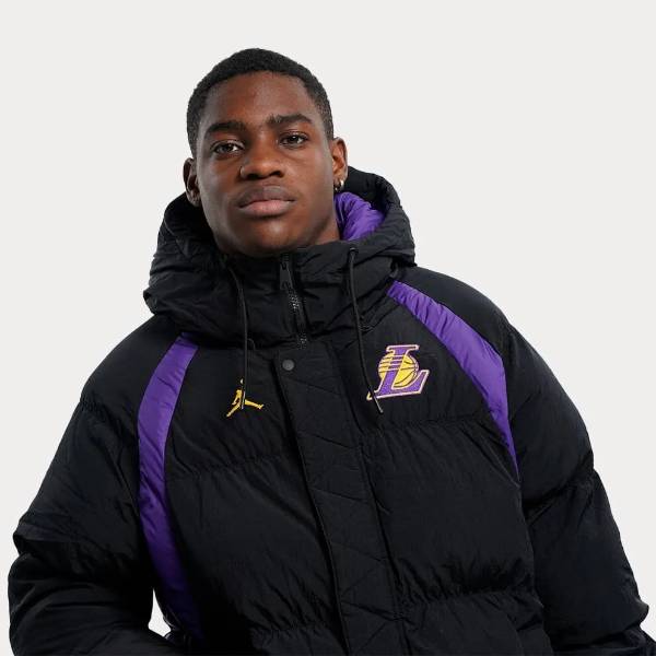 【送料無料】 メンズ 中綿ジャケット アウター ナイキ NIKE ジョーダン Jordan Los Angeles Lakers Courtside Statement Jacket（Black） ロサンゼルス・レイカーズ 八村塁