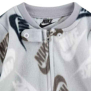 【送料無料+月末割引クーポン配布中】 NIKE ナイキ 男の子用大きなSwooshロゴの総柄が可愛いAOPフリース足つきカバーオール(Grey Heather) ロンパース ジャンプスーツ パジャマ 出産祝い 【楽ギフ_包装選択】