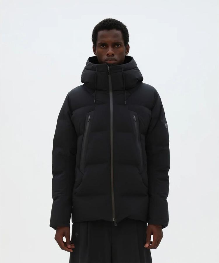 【BEAVER】DESCENTE ALLTERRAIN/デサントオルテライン　MOUNTAINEER 水沢ダウン マウンテニア高機能ナイロン ノンキルト加工 パラフードシステム デュアルジップベンチレーション 防水 透湿 耐水 保温 高機能ダウンジャケット ブラック 黒 国内正規品
