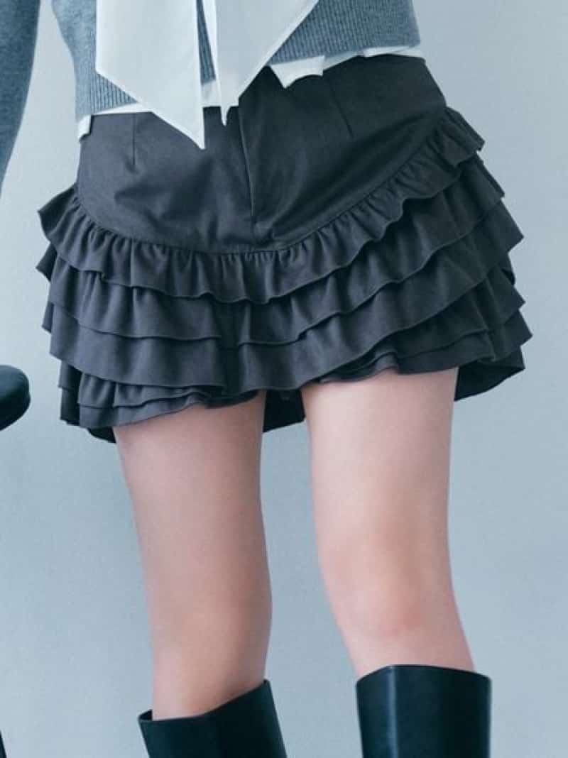 フリルレイヤースウェードショートパンツ FURFUR ファーファー パンツ その他のパンツ ベージュ【先行予約】*【送料無料】[Rakuten Fashion]