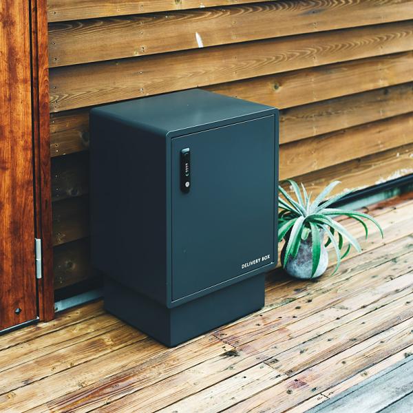 ■サイズ外寸：W490×D400×H700（710）mm収納ボックス（下）内寸：W420×D370×H490mm■規格・ベース内部にアンカーボルト組付用穴（直径12mm）あり・ガルバナイズド加工処理※アンカーボルトは付属していません■重量13.6kg■素材スチール粉体塗装■耐荷重収納部：10kg■仕様お客様組み立て品