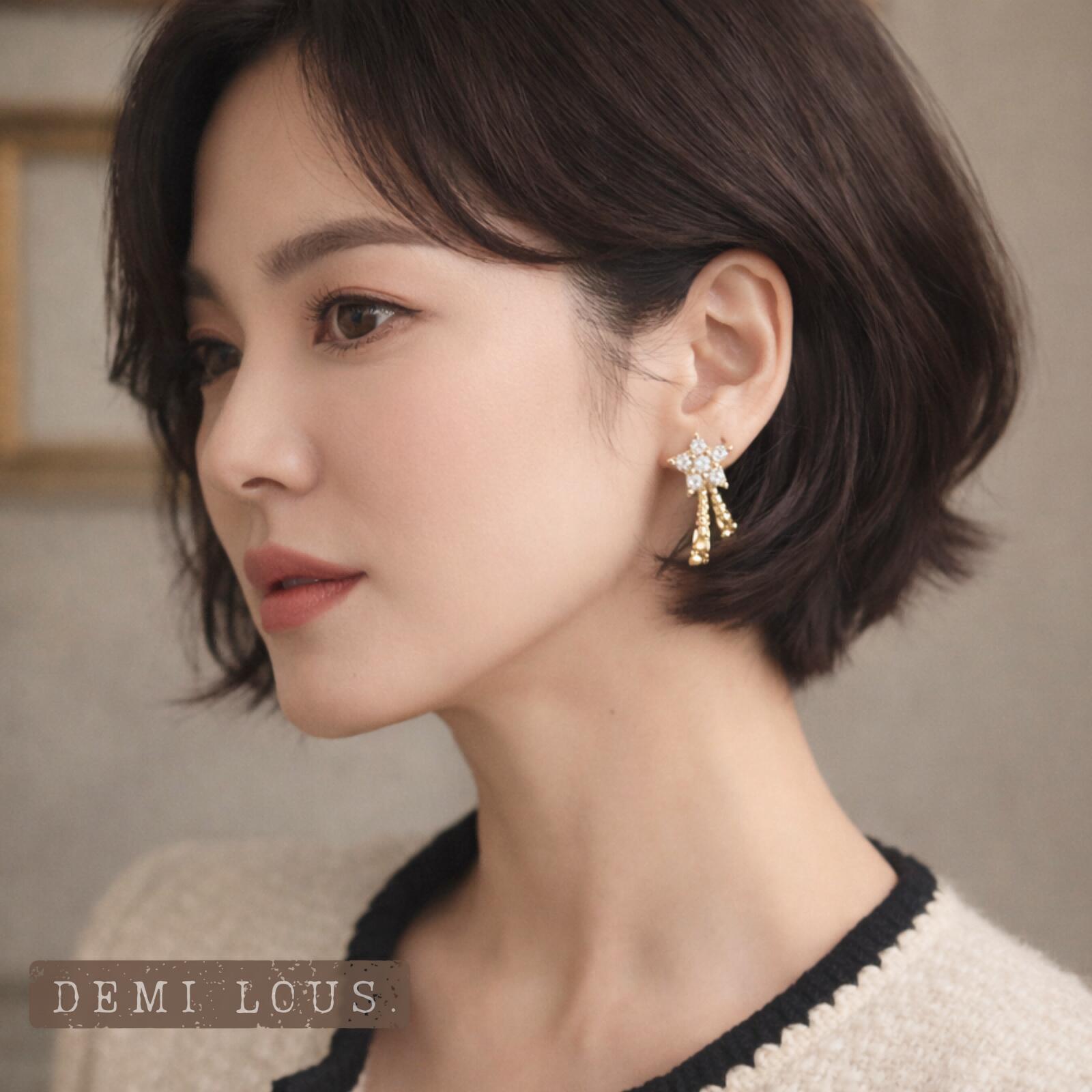 S925純銀 14KGF ゴールド ミニ流星ピアス 可憐な流星雨モチーフ 2本テールデザイン 小ぶりで耳元にきらめきを添える 清新で甘めの雰囲気 大人可愛い印象 デイリー使いからギフトまで幅広く活躍する上品アクセサリー