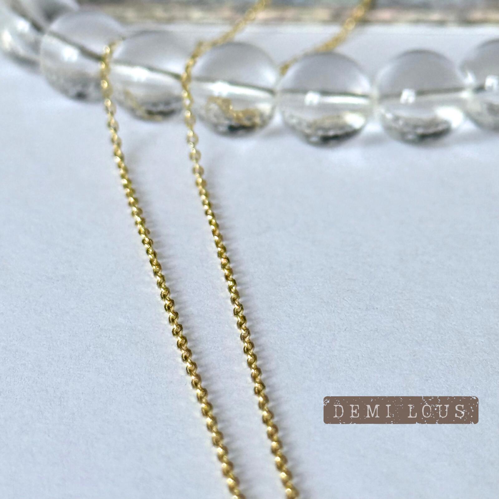 商品情報製品情報14Kゴールドコーティング 華奢細チェーン ネックレスサイズ長さ：約45cm、厚さ：約0.9mm重さ：約0.9g製品詳細● 14Kゴールドコーティング上品な光沢と色味が長く続き、変色しにくくデイリー使いに最適です。● 極細チ...