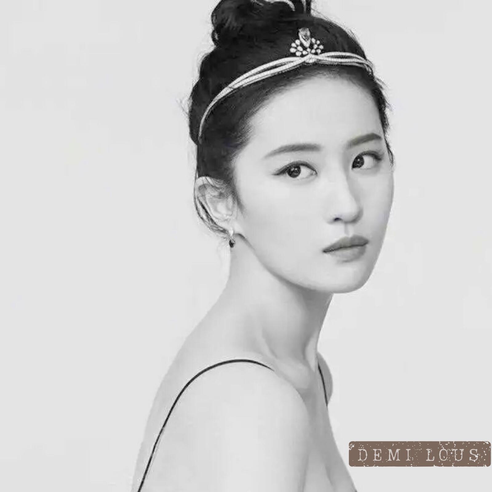 【新作】シンプルエレガントティアラ スタイリッシュで上品な輝き 花嫁ウェディングクラウン パーティ..