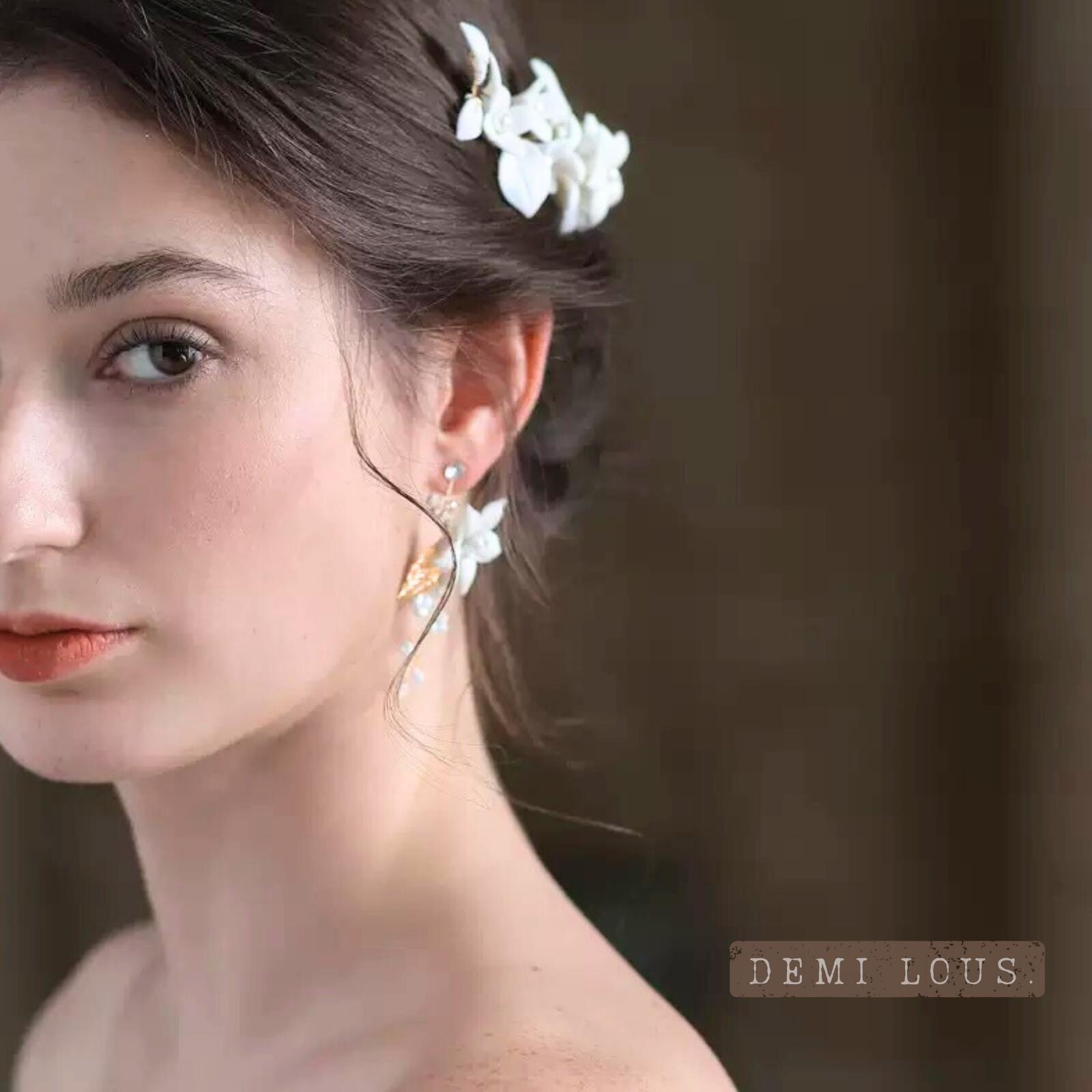 フレンチホワイト 陶花カチューシャ 手作り ヘッドドレス ブライダル 結婚式 花嫁 二次会 パーティー 撮影用 上品 シンプル セラミック フラワー ヘアアクセサリー