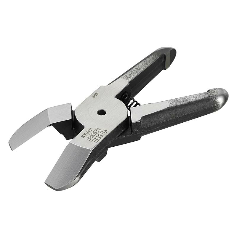 ※こちらの商品はブレードのみとなります。本体は別売となります。 切り口を平らにカットする樹脂用ブレード。 切り口が残ってはいけない場合のゲート処理に合せて切断面に大きなRをもうけている。 品　番：N30PF サイズ：a：58mm　b：17mm　c：30°　d：25mm　e：15mm　f：33mm　L：142mm 重　量：390g 材　質：特殊合金鋼 適応機種：（GT-）N30、NL30、NS30（A）、NR30（A）、NB30 切断能力：軟質樹脂：Φ10mm　硬質樹脂：Φ6.5mm 入　数：1台 エアーニッパー、ニッパー、ブレード、刃、樹脂用類似商品はこちらブレードのみ エアーニッパー ブレード 樹脂用7,240円ブレードのみ エアーニッパー ブレード 樹脂用6,500円ブレードのみ エアーニッパー ブレード 樹脂用7,240円ブレードのみ エアーニッパー ブレード 樹脂用11,260円ブレードのみ エアーニッパー ブレード 樹脂用9,660円ブレードのみ エアーニッパー ブレード 樹脂用8,850円ブレードのみ エアーニッパー ブレード 樹脂用77,780円ブレードのみ エアーニッパー ブレード 樹脂用77,780円ブレードのみ エアーニッパー ブレード 樹脂用13,580円新着商品はこちら2026/9/15手袋 耐切創手袋 ストロンググローブ 5双入 11,880円2026/9/11ホルダー 熊撃退スプレー専用ホルスター 熊一目3,370円2026/9/11ホルダー 熊撃退スプレー専用ホルスター カウン3,370円再販商品はこちら2026/9/10スノーシュー アルミ スノーシュー L-58 11,570円2026/9/10スノーシュー アルミ スノーシュー M-53 10,590円2026/9/10アクリルプレートKR コバルト 50x105m960円2026/09/15 更新樹脂の切断、かしめ作業に！