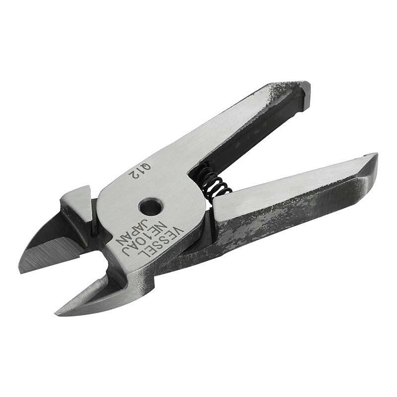 ※こちらの商品はブレードのみとなります。本体は別売となります。 刃先が傾いていない直立ブレード。 ゲートに対して直角に当てることができる。 品　番：NE10AJ サイズ：a：27mm　b：9mm　c：4.5mm　d：12mm　e：7mm　L：74mm 重　量：70g 材　質：特殊合金鋼 適応機種：GT-NT10型 切断能力：軟質樹脂：Φ3.5mm　硬質樹脂：Φ2.3mm 入　数：1台 スライドエアーニッパー、ニッパー、ブレード、刃、樹脂用類似商品はこちらブレードのみ スライドエアーニッパー ブレード6,230円ブレードのみ エアーニッパー ブレード 樹脂用7,410円ブレードのみ エアーニッパー ブレード 樹脂用7,920円ブレードのみ エアーニッパー ブレード 樹脂用11,260円ブレードのみ エアーニッパー ブレード 樹脂用11,080円ブレードのみ エアーニッパー ブレード 樹脂用7,810円ブレードのみ エアーニッパー ブレード 樹脂用7,210円ブレードのみ エアーニッパー ブレード 樹脂用6,670円ブレードのみ エアーニッパー ブレード 樹脂用7,750円新着商品はこちら2026/10/24プール パルコ 110 カフェラテ 110L 6,580円2026/10/24プール パルコ 80 カフェラテ 80L 子供4,650円2026/10/24プラ箱 キヴォトス 400 ダークブルー 4025,750円再販商品はこちら2026/10/20アルミ根かき棒 1本 2349 盆栽 園芸 鉢1,640円2026/10/20根止め シート 幅30cm×長さ10m 厚さ24,620円2026/10/20スノーダンプ 吉鉄スノーダンプ 小 鉄製 平型13,300円2026/10/27 更新カット残りを出さない、高精度ゲートカット！