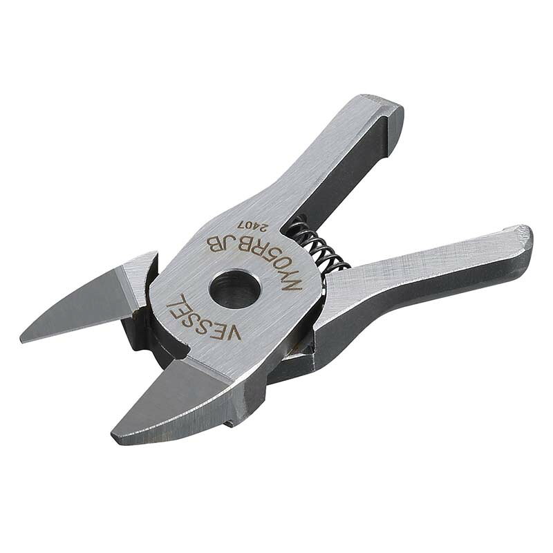 ※こちらの商品はブレードのみとなります。本体は別売となります。 超硬合金の刃をロウ付けして、耐久性を向上させた金属切断用ストレート刃（フラット刃）。 BJタイプの逆刃。超硬チップ付。 品　番：NY05RBJB サイズ：a：22mm　b：7mm　c：5mm　d：10.5mm　e：4mm　L：53mm　 重　量：24g 材　質：超硬チップ付 適応機種：（GT-）NY05R（-4）、NF05 切断能力：銅線：Φ1.6mm　鉄線：Φ1mm 入　数：1台 エアーニッパー、ニッパー、ブレード、刃、超硬刃類似商品はこちらブレードのみ エアーニッパー ブレード 金属用18,850円ブレードのみ エアーニッパー ブレード 金属用21,550円ブレードのみ エアーニッパー ブレード 金属用20,560円ブレードのみ エアーニッパー ブレード 金属用19,570円ブレードのみ エアーニッパー ブレード 金属用10,920円ブレードのみ エアーニッパー ブレード 金属用9,880円ブレードのみ エアーニッパー ブレード 樹脂用17,210円ブレードのみ エアーニッパー ブレード 樹脂用17,210円ブレードのみ エアーニッパー ブレード 樹脂用8,400円新着商品はこちら2026/9/11ホルダー 熊撃退スプレー専用ホルスター 熊一目3,370円2026/9/11ホルダー 熊撃退スプレー専用ホルスター カウン3,370円2026/9/11ホルダー 熊撃退スプレー専用ホルスター カウン25,030円再販商品はこちら2026/9/10スノーシュー アルミ スノーシュー L-58 11,570円2026/9/10スノーシュー アルミ スノーシュー M-53 10,590円2026/9/10アクリルプレートKR コバルト 50x105m960円2026/09/11 更新金属線材の切断に最適な超硬ブレード！
