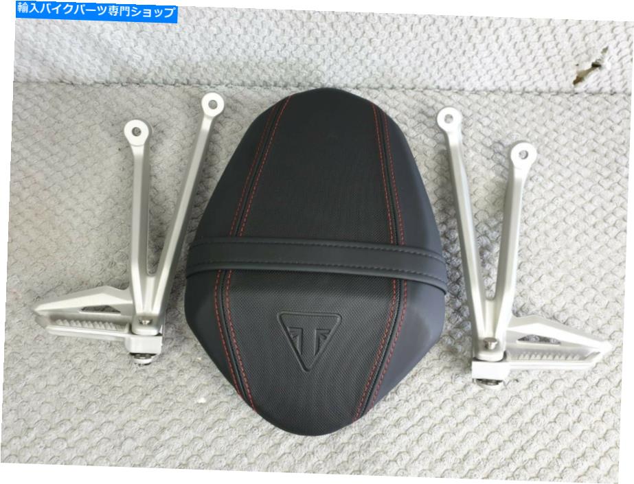 シート 本物の勝利街路トリプルリアシートとペグ GENUINE TRIUMPH STREET TRIPLE REAR SEAT AND PEGS