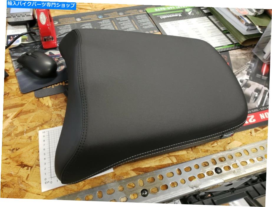 シート A9708198 Triumph加熱ピリオンシート A9708198 TRIUMPH HEATED PILLION SEAT