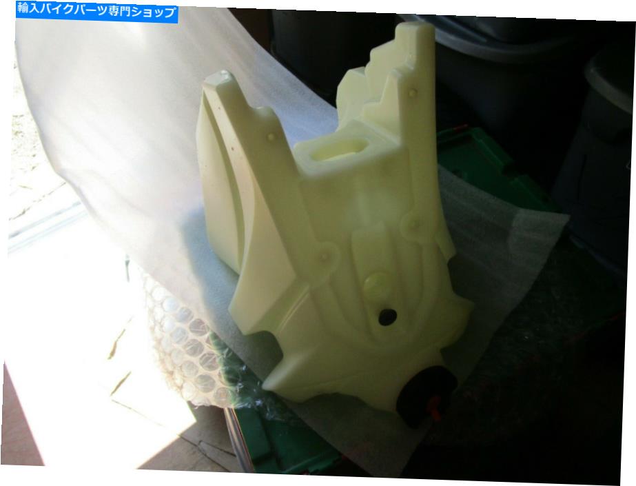 タンク NEW 011-015 KTM 250XC-F 350 XC-F燃料タンクCPL 9L 774070133-04499 New 011-015 KTM 250XC-F 350 XC-F Fuel Tank CPL 9L 774070133-04499