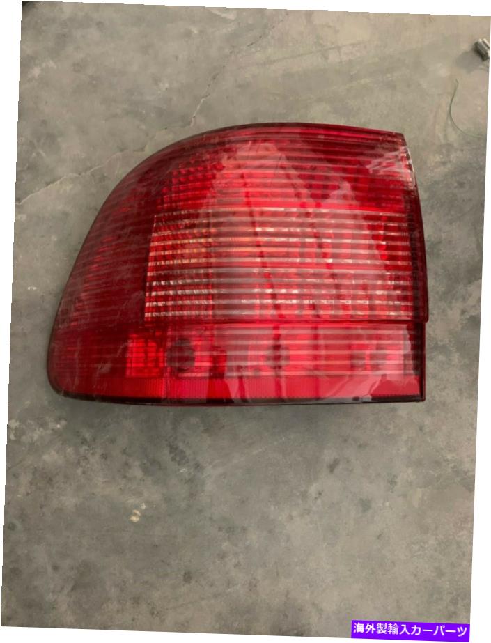 LEFT TAIL LIGHT ASSY NEW GREAT CONDITIONカテゴリUSテールライト状態新品メーカー車種発送詳細全国一律 送料無料（※北海道、沖縄、離島は省く）商品詳細輸入商品の為、英語表記となります。Condition: NewManufacturer Part Number: 95563148502Brand: PorschePlacement on Vehicle: Left 条件：新品製造元品番番号95563148502ブランド：ポルシェ車両への配置：左《ご注文前にご確認ください》■海外輸入品の為、NC・NRでお願い致します。■取り付け説明書は基本的に付属しておりません。お取付に関しましては専門の業者様とご相談お願いいたします。■通常2〜4週間でのお届けを予定をしておりますが、天候、通関、国際事情により輸送便の遅延が発生する可能性や、仕入・輸送費高騰や通関診査追加等による価格のご相談の可能性もございますことご了承いただいております。■海外メーカーの注文状況次第では在庫切れの場合もございます。その場合は弊社都合にてキャンセルとなります。■配送遅延、商品違い等によってお客様に追加料金が発生した場合や取付け時に必要な加工費や追加部品等の、商品代金以外の弊社へのご請求には一切応じかねます。■弊社は海外パーツの輸入販売業のため、製品のお取り付けや加工についてのサポートは行っておりません。専門店様と解決をお願いしております。■大型商品に関しましては、配送会社の規定により個人宅への配送が困難な場合がございます。その場合は、会社や倉庫、最寄りの営業所での受け取りをお願いする場合がございます。■輸入消費税が追加課税される場合もございます。その場合はお客様側で輸入業者へ輸入消費税のお支払いのご負担をお願いする場合がございます。■商品説明文中に英語にて”保証”関する記載があっても適応はされませんのでご了承ください。■海外倉庫から到着した製品を、再度国内で検品を行い、日本郵便または佐川急便にて発送となります。■初期不良の場合は商品到着後7日以内にご連絡下さいませ。■輸入商品のためイメージ違いやご注文間違い当のお客様都合ご返品はお断りをさせていただいておりますが、弊社条件を満たしている場合はご購入金額の30％の手数料を頂いた場合に限りご返品をお受けできる場合もございます。(ご注文と同時に商品のお取り寄せが開始するため)（30％の内訳は、海外返送費用・関税・消費全負担分となります）■USパーツの輸入代行も行っておりますので、ショップに掲載されていない商品でもお探しする事が可能です。お気軽にお問い合わせ下さいませ。[輸入お取り寄せ品においてのご返品制度・保証制度等、弊社販売条件ページに詳細の記載がございますのでご覧くださいませ]&nbsp;