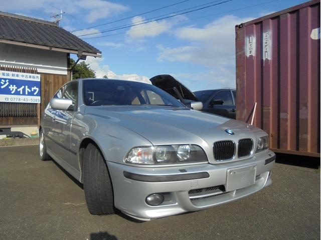 5シリーズ 528i Mスポーツ（BMW）【中古】 中古車 セダン ゴールド・シルバー 金色 銀色 2WD ガソリン