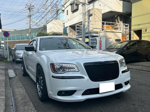 クライスラー・300 300Cラグジュアリー+(クライスラー)【中古】 中古車 セダン ホワイト 白色 2WD ガソリン
