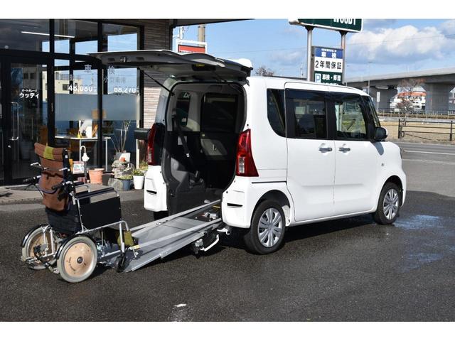 中古車 福祉車両 ホワイト 白色 2WD ガソリン LA650S 車椅子に乗ったまま車に乗れるタントスローパーです。 助手席ターンシート付で乗り降りも便利。陸送費はかかりますが全国納車が可能