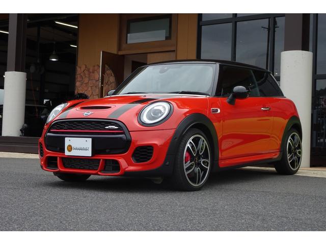 中古車 コンパクトカー イエロー 黄色 2WD ガソリン XRJCWM F56　JCW　☆ソラリスオレンジ×ブラックルーフ☆ 全国どこでも販売可能です！あなただけの【MINI】をパラドックスで！！