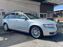 V50 2．0eパワーシフト（ボルボ）【中古】 中古車 ステーションワゴン ゴールド・シルバー 金色 銀色 2WD ガソリン