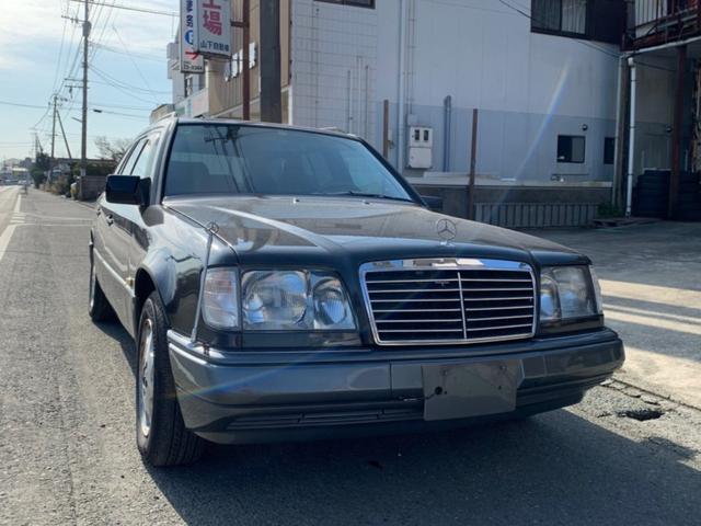 Eクラスワゴン E320ステーションワゴン（メルセデスベンツ）【中古】 中古車 ステーションワゴン ブラック 黒色 2WD …