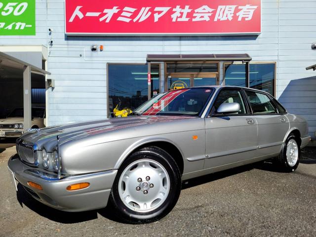 XJ XJ エグゼクティブ3．2－V8（ジャガー）【中古】 中古車 セダン ゴールド・シルバー 金色 銀色 2WD ..