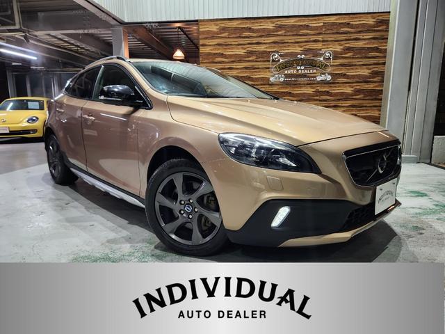 V40 クロスカントリー T5 AWD（ボルボ）【中古】 中古車 ステーションワゴン ゴールド・シルバー 金色 銀色 4WD ガソ…