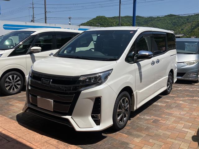 中古車 ミニバン/ワンボックス ホワイト 白色 2WD ガソリン ZRR80W 旅行に大活躍！家族や友人と大切な時間を共有！ナビ付♪ スマートキー　アイドリングストップ　電動格納ミラー　3列シート　CVT