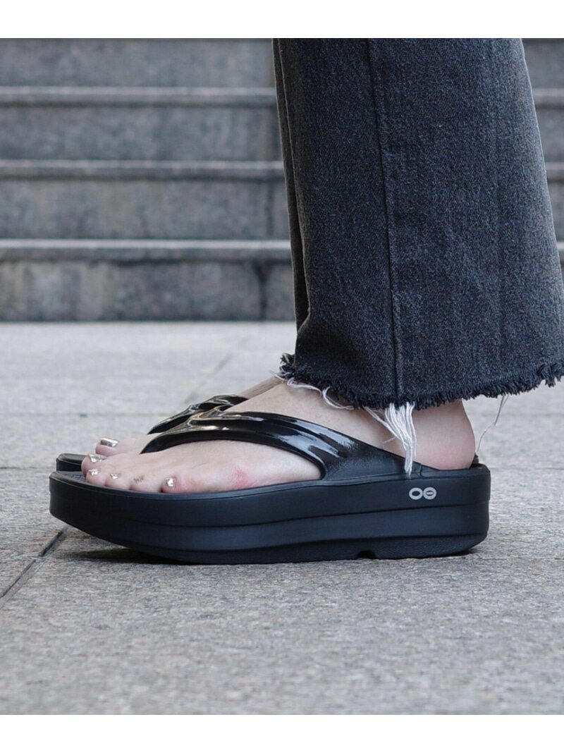 OOFOS/ウーフォス OOmega ウーメガ リカバリーサンダル 厚底 BEAVER ビーバー シューズ・靴 その他のシューズ・靴 ブラック ベージュ【送料無料】[Rakuten Fashion]