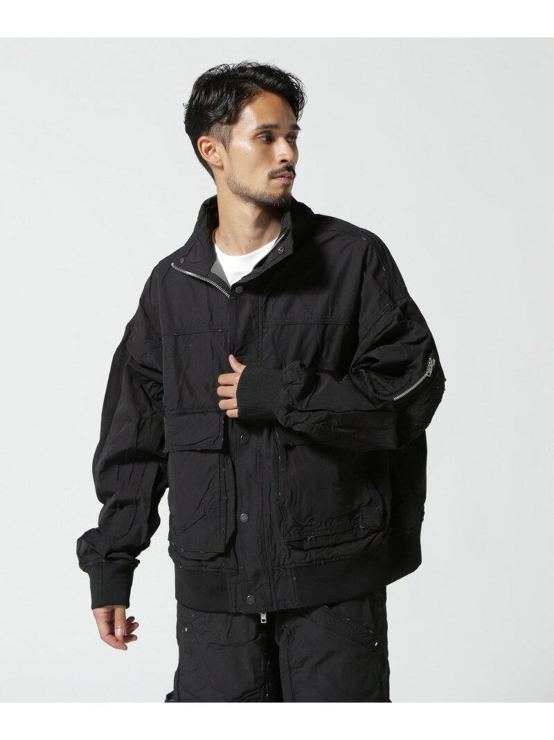 【予約商品について】 ※「先行予約販売中」「予約販売中」をご注文の際は予約商品についてをご確認ください。■重要なお知らせ※ 当店では、ギフト配送サービス及びラッピングサービスを行っておりません。ラッピング・ギフト配送について同時に複数の商品を注文された場合メーカー希望小売価格について置き配についてご利用ガイドROYAL FLASH（ロイヤルフラッシュ）FR(13)NDS /フレンズ/ボンディングブルゾンオーバーサイズのMA-1をベースにフィールドジャケットのデザインをプラスした仕様になってます。3DPocketを採用してるので機能性とデザイン性の高いのが特徴です。ナイロンとコットンをボンディングにすることで、独特なシワ感とシャーリングが入るのでシンプルながら印象的な生地感になってます。FR(13)NDS/フレンズ「恐怖」・「不吉」を連想させる一方で「パワーの象徴」・「もう1つ上の世界」など、様々な感情、表情を持ち合わせた未知の数字。それが(13)である。互いの個性を認め合い、常に新しいものへと進化を続け、高め合える仲間でありたい。そんな思い込めた「FR(13)NDS」。無数の仲間のフィルターを通して見えてくる新しいもの・コトを共感し共有することにより自由に表現し合えるブランド。素材やシルエットへのこだわりと共に、ディティールやプリントなど遊び心も取り入れ、様々な感情や表現を持った服（仲間）。型番：787-3952213-010-42 JB0797【採寸】F：バスト146cm、着丈67cm、肩幅65cm、袖丈61cm、身幅76cm商品のサイズについて【商品詳細】中国製素材：（表地）コットン55%、ナイロン45%（裏地）コットン100%サイズ：F手洗い、ドライクリーニング不可※画面上と実物では多少色具合が異なって見える場合もございます。ご了承ください。商品のカラーについて