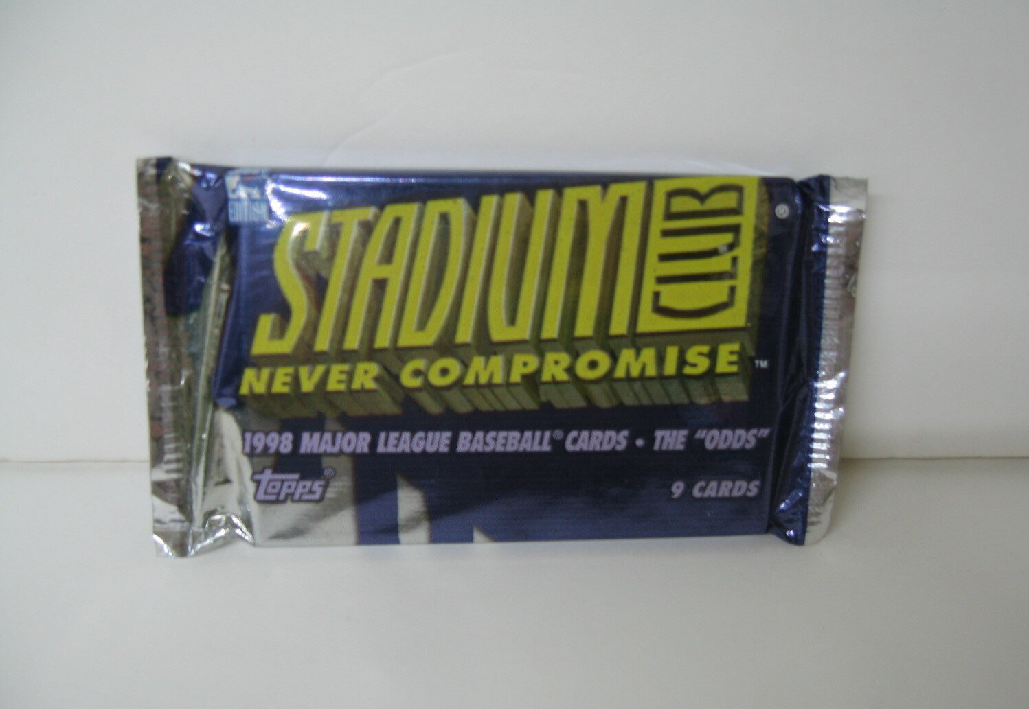 US版 トップス STADIUM CLUB NEVER COMPROMISE 1998 メジャーリーグ ベースボールカード 1パック 9枚入り(MLB toppsトレーディングカード)