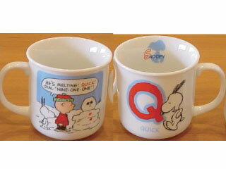 スヌーピー マグカップ イニシャルマグ『Q』日本製 電子レンジ食洗機OK (SNOOPY 子供会 ワンコイン コップ 景品 バレンタインデー ホワイトデー クリスマス プレゼント 卒業記念品 ギフト ピアノ発表会 合唱コンクール マリモクラフトオリジナル商品 ロングラン商品)