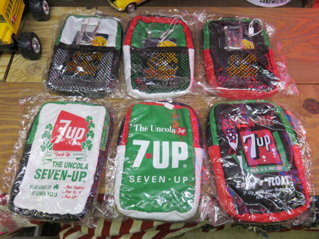 【7UP】【SEVEN−UP】【ミニポーチ】【ホワイト＆グリーン＆ブラック　3種】【すっきり1000円】