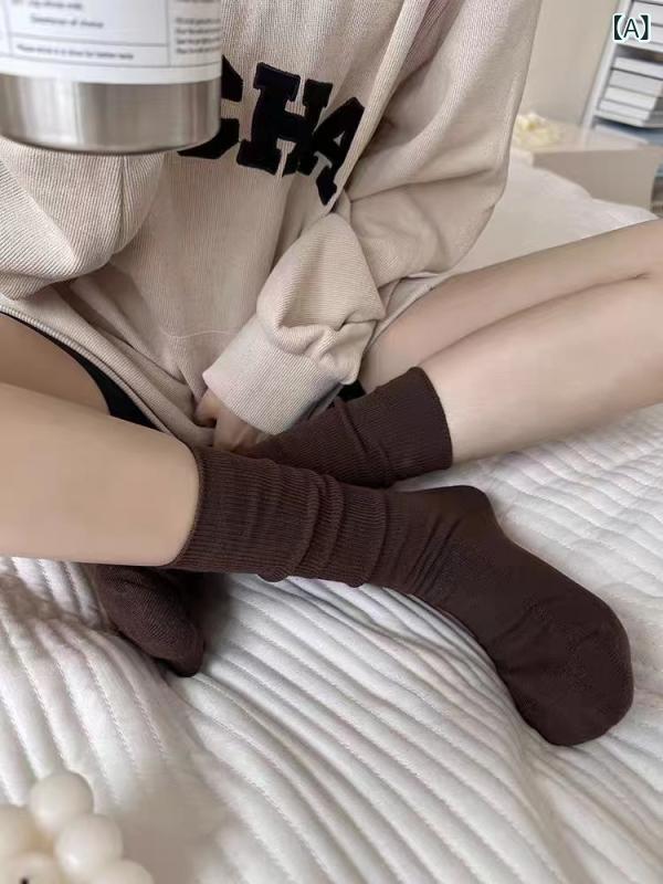 秋冬の 茶色の 靴下の 女性の 海の 塩の クリームは 多色の 中で 筒を 巻いて 靴下の 日系を 積みます。