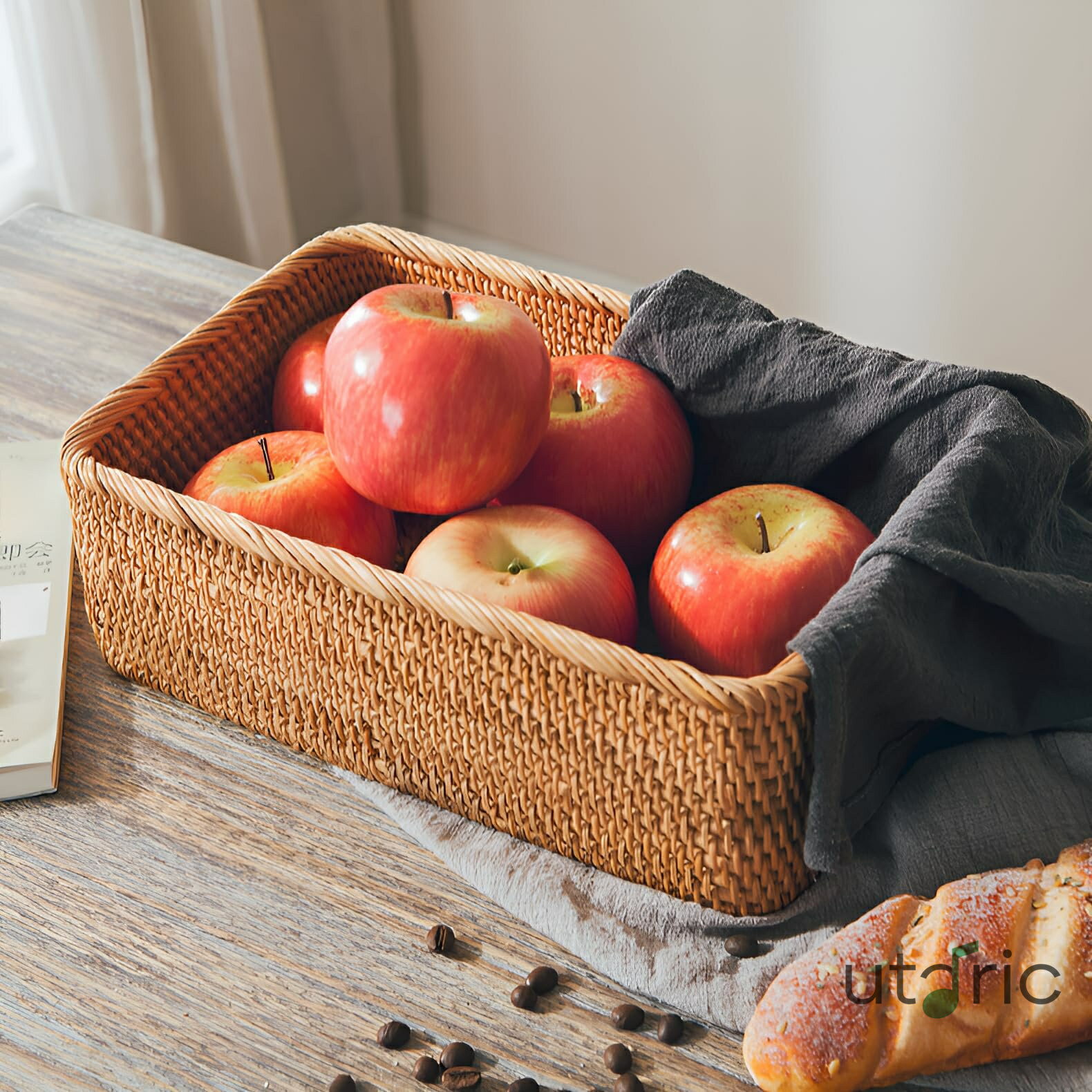 []【手編み天然素材】ラタンバスケット 収納ボックス 机の上 化粧品 リモコン収納に ベトナム秋藤製 コ..