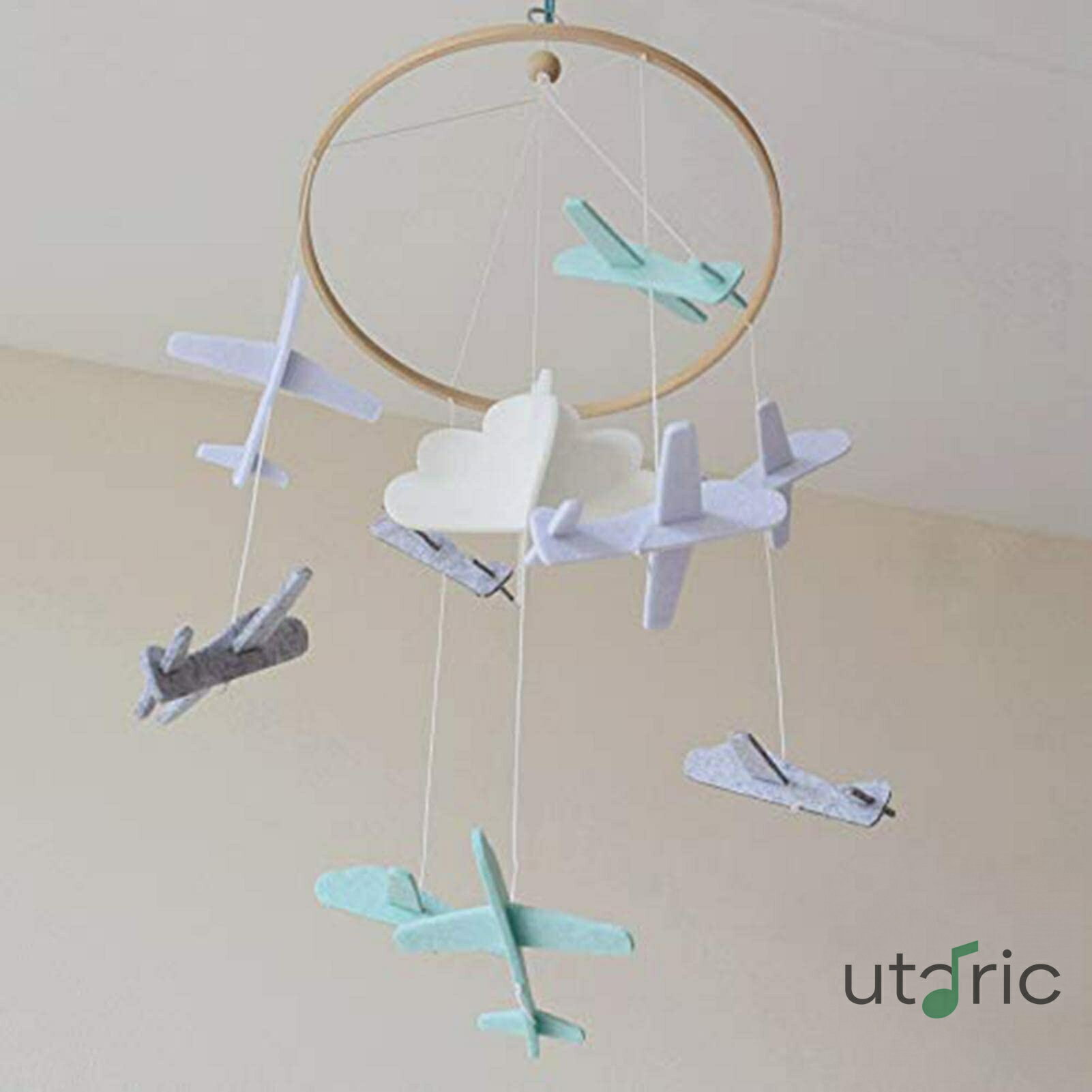 ベビーベッド モバイル フェルト 雲 飛行機 幼児 モバイルハンギングデコレーション - ベビーカー 乳幼児の想像力を刺激するおもちゃ、ゆりかご クリスマスのホリデーオーナメント