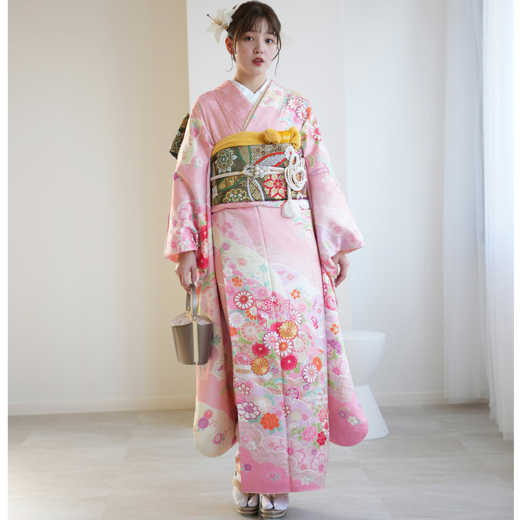 【レンタル】【振袖 正絹着物+正絹袋帯 21点セット 絵羽 桜色にとりどりの花】着物セット 女性 成人式 結婚式 前撮り 20歳 20才 二十歳 二十才 はたち 正装 和装 フォーマル 晴れ着 記念撮影 足袋プレゼント 往復送料無料