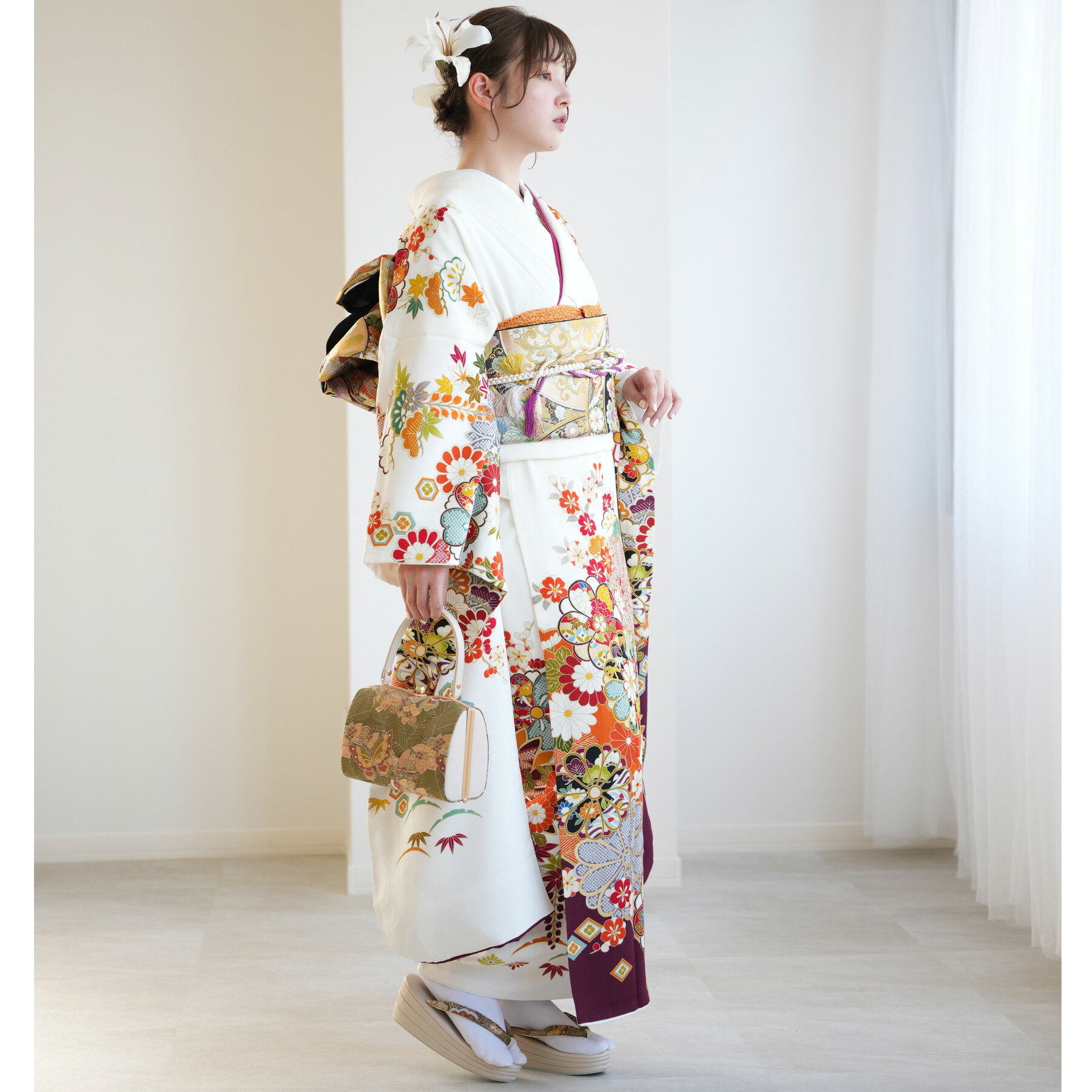 【レンタル】【振袖 正絹着物+正絹袋帯 21点セット 絵羽 白オレンジと紫にレトロ花】着物セット 女性 成人式 結婚式 前撮り 20歳 20才 二十歳 二十才 はたち 正装 和装 フォーマル 晴れ着 記念撮影 足袋プレゼント 往復送料無料◆2026年1月ご予約空きなし◆