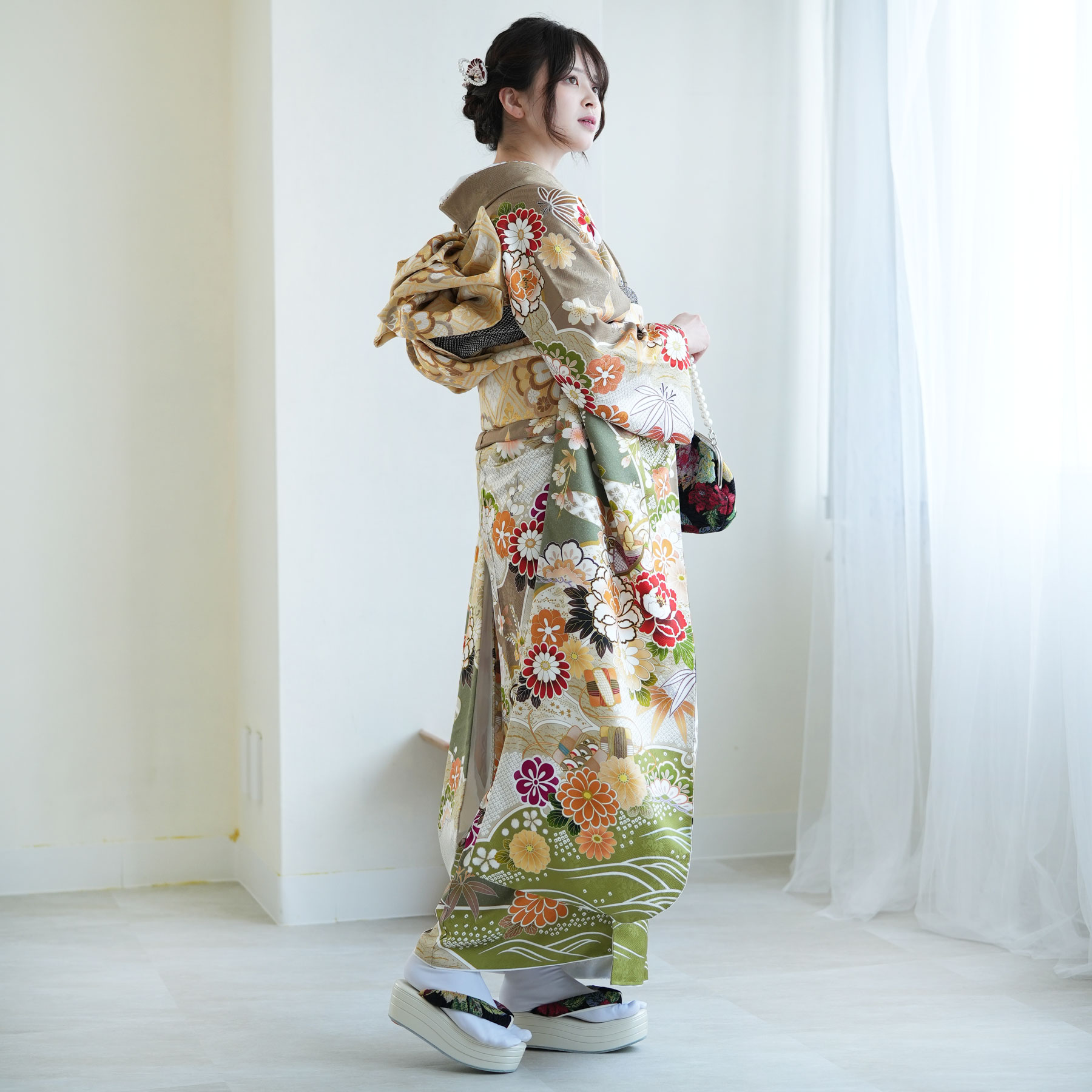 【レンタル】【振袖 正絹着物+袋帯 21点セット 絵羽 茶鼠と草色の古典柄】着物セット 女性 成人式 結婚式 前撮り20歳 20才 二十歳 はたち 正装 和装 フォーマル 晴れ着 記念撮影 足袋プレゼント 往復送料無料 ◆2026年1月ご予約空きなし◆ 2