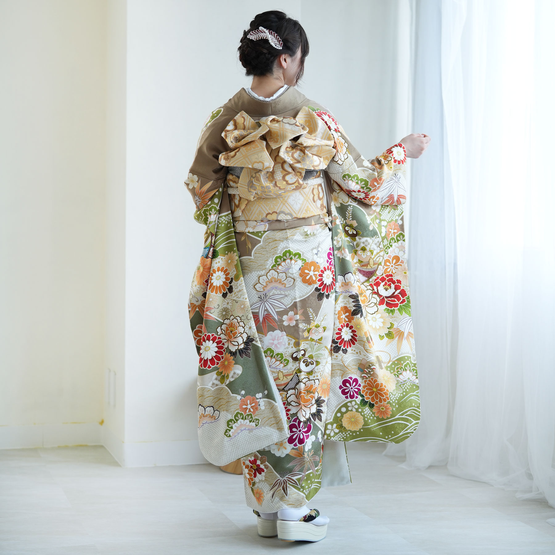 【レンタル】【振袖 正絹着物+袋帯 21点セット 絵羽 茶鼠と草色の古典柄】着物セット 女性 成人式 結婚式 前撮り20歳 20才 二十歳 はたち 正装 和装 フォーマル 晴れ着 記念撮影 足袋プレゼント 往復送料無料 ◆2026年1月ご予約空きなし◆ 3