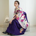 【レンタル】【九重 袴 17点セット 日本製 淡いピンクと縞々矢絣に大きな椿】二尺袖着物 はかま フルセット 卒業式 大学生 専門学生 レディース 女性 袴91-99cm(身長153-170cm)足袋プレゼント 重ね衿縫い付済 往復送料無料
