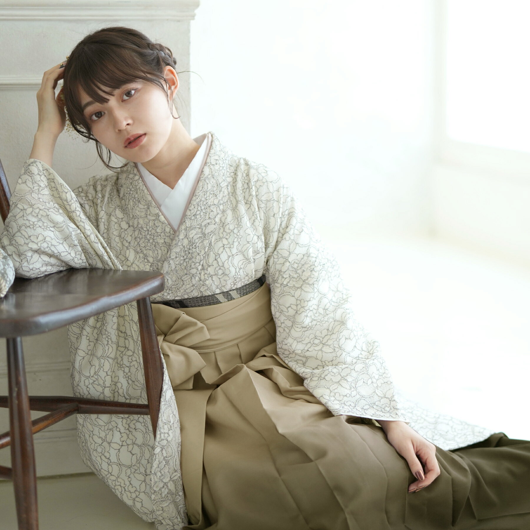 【10％OFF】【レンタル】【utatane 袴 17点セット 日本製レース　】二尺袖着物 はかま フルセット 卒業式 大学生 専門学生 レディース 女性 袴91-99cm（身長153-170cm）足袋プレゼント 重ね衿縫い付済 往復送料無料のサムネイル
