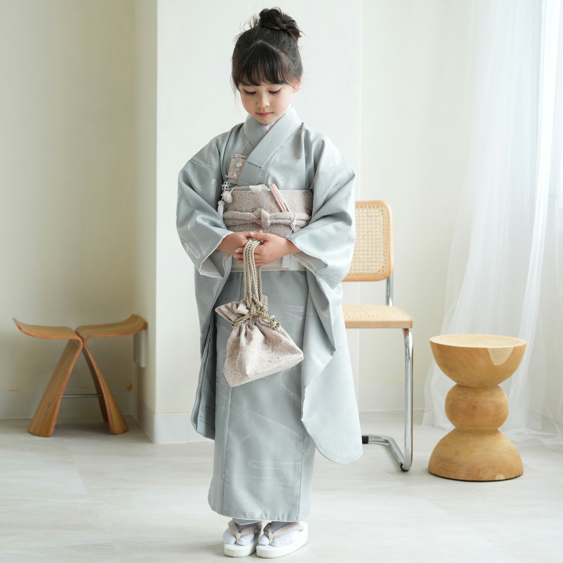 楽天utatane【レンタル】【ひよこ商店 七五三 着物 7歳 女の子 四つ身　アイスブルー銀彩】着物セット 子供 kids 四つ身 お祝い着 記念撮影 七歳 七才　女の子 女児 着物 日本製作り帯 長襦袢 志古貴 ハコセコ 草履 バッグ びら簪 足袋 105cm-135cm前後　往復送料無料