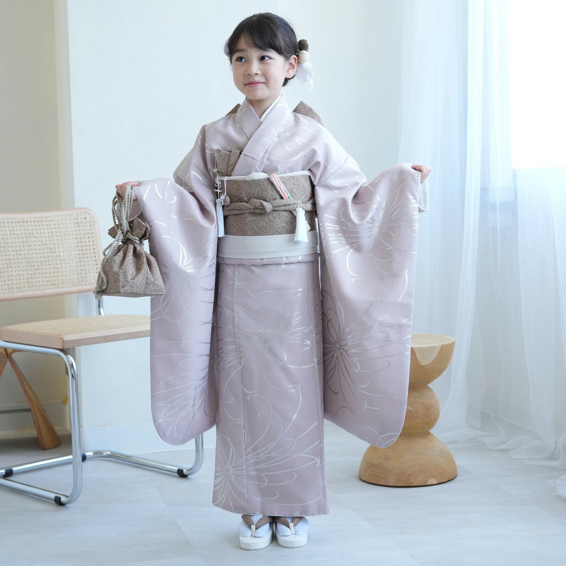 楽天utatane【レンタル】【ひよこ商店 七五三 着物 7歳 女の子 四つ身　くすみラベンダー銀彩】着物セット 子供 kids 四つ身 お祝い着 記念撮影 七歳 七才　女の子 女児 着物 日本製作り帯 長襦袢 志古貴 ハコセコ 草履 バッグ びら簪 足袋 105cm-135cm前後　往復送料無料