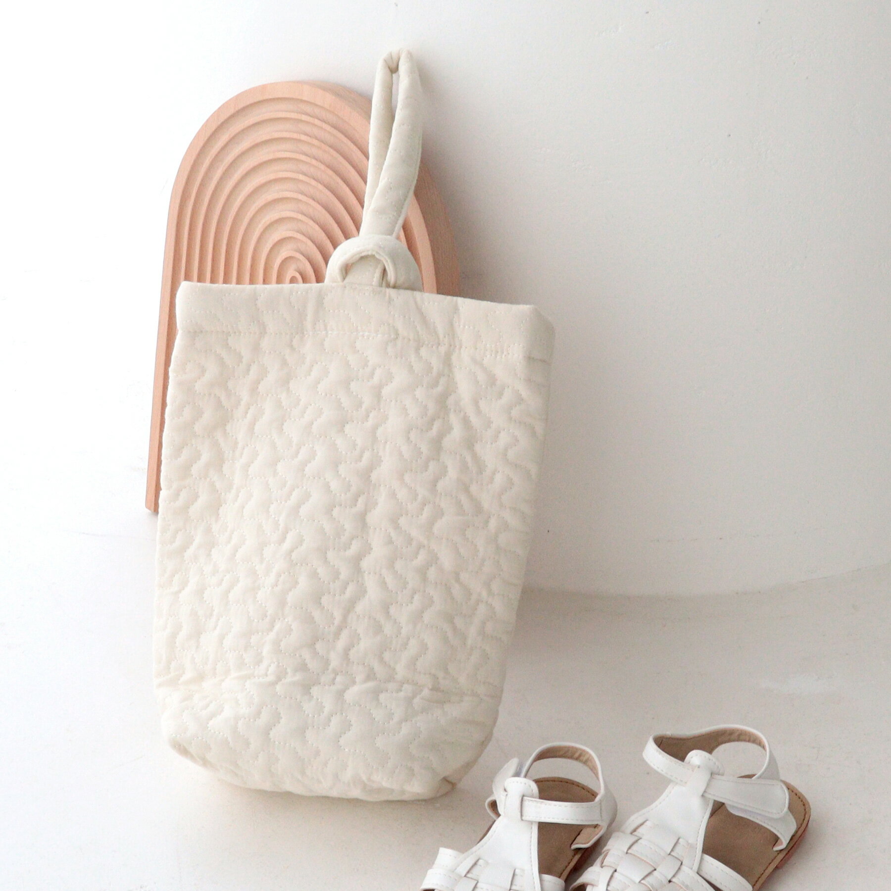 【50％OFF】シューズケース イブル ヌビバッグ クラウド 撥水 上履き入れ うわばき入れ 体育館シューズ シューズバッグ 雲 キルティング 幼稚園 保育園 小学校 中学 入学 入園 新学期 ネームタグ付 韓国 子供 入学準備 スクールグッズ サブバッグのサムネイル