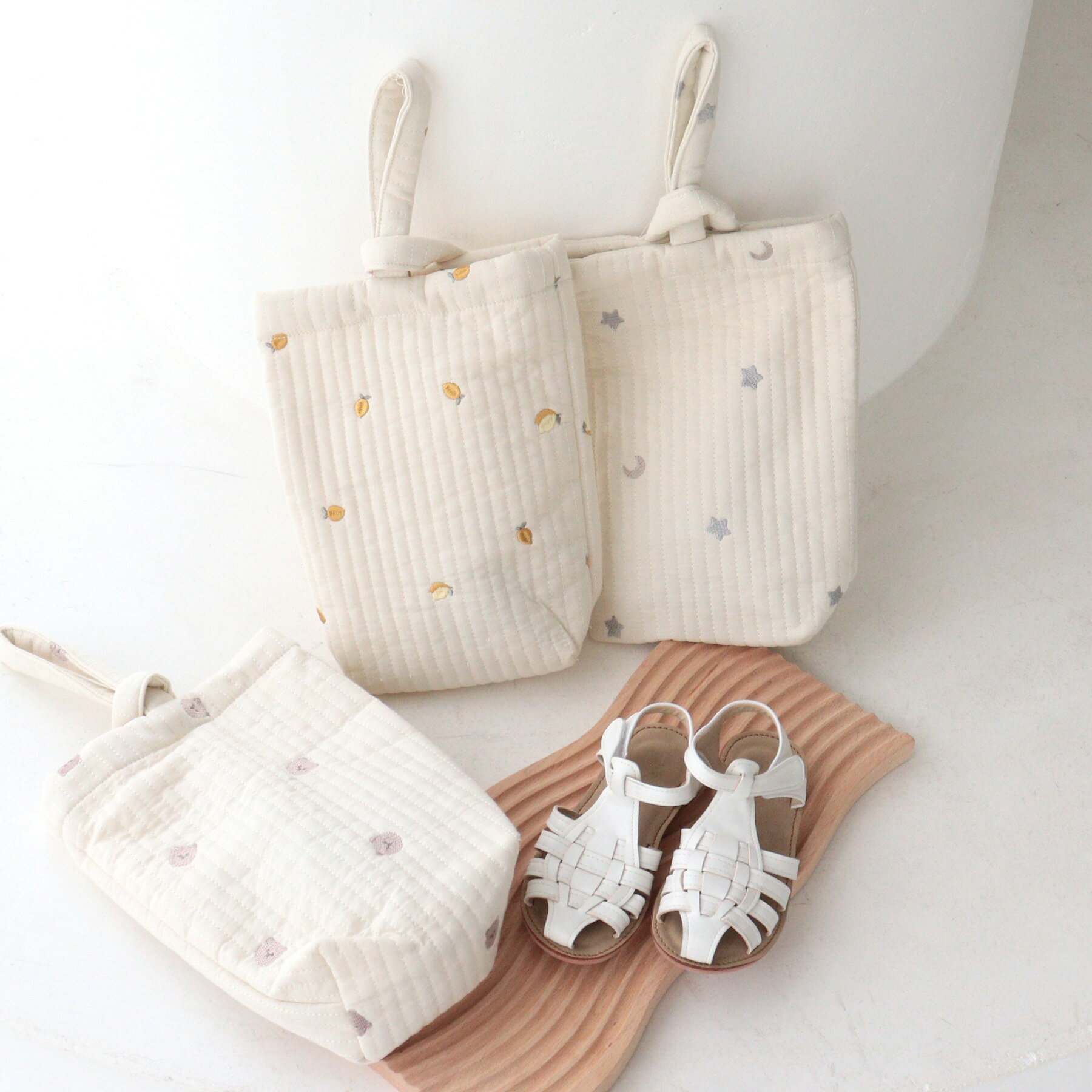 【50％OFF】シューズケース イブル ヌビバッグ 内側撥水生地（非完全防水）上履き入れ うわばき入れ 体育館シューズ シューズバッグ 刺繍 月 星 レモン くま キルティング 幼稚園 保育園 小学校 中学 入学 入園 新学期 お名前ラベル 韓国 子供 スクールグッズのサムネイル