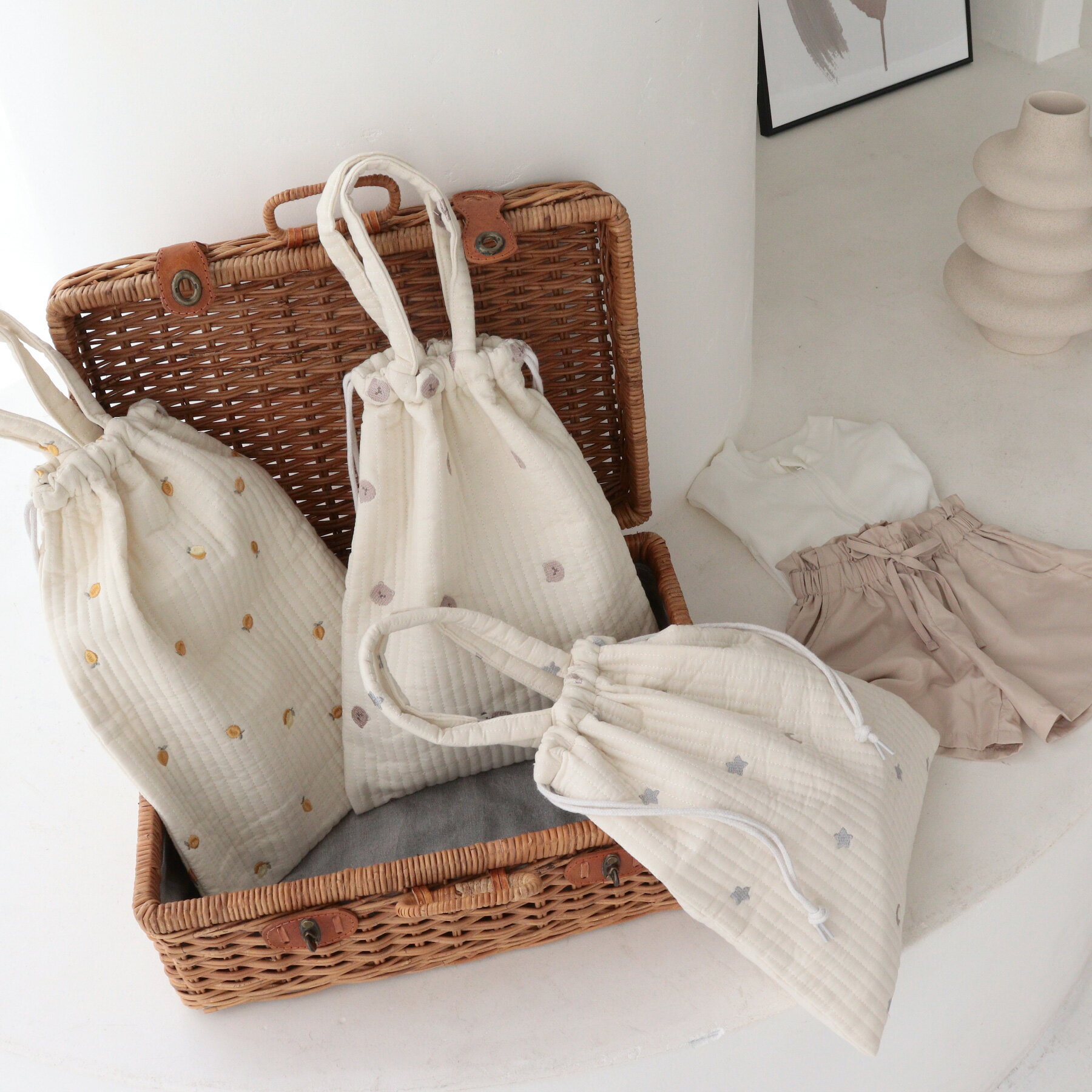 【50％OFF】給食袋 体操服入れ レッスンバッグ ヌビバッグ イブル 2Way巾着バッグ 体操服袋 刺繍 月 星 レモン くま キルティング 幼稚園 保育園 小学校 中学校 入学 入園 新学期 ネームタグ付き 韓国 子供 準備 進級 スクールグッズ サブバッグ マザーバッグのサムネイル