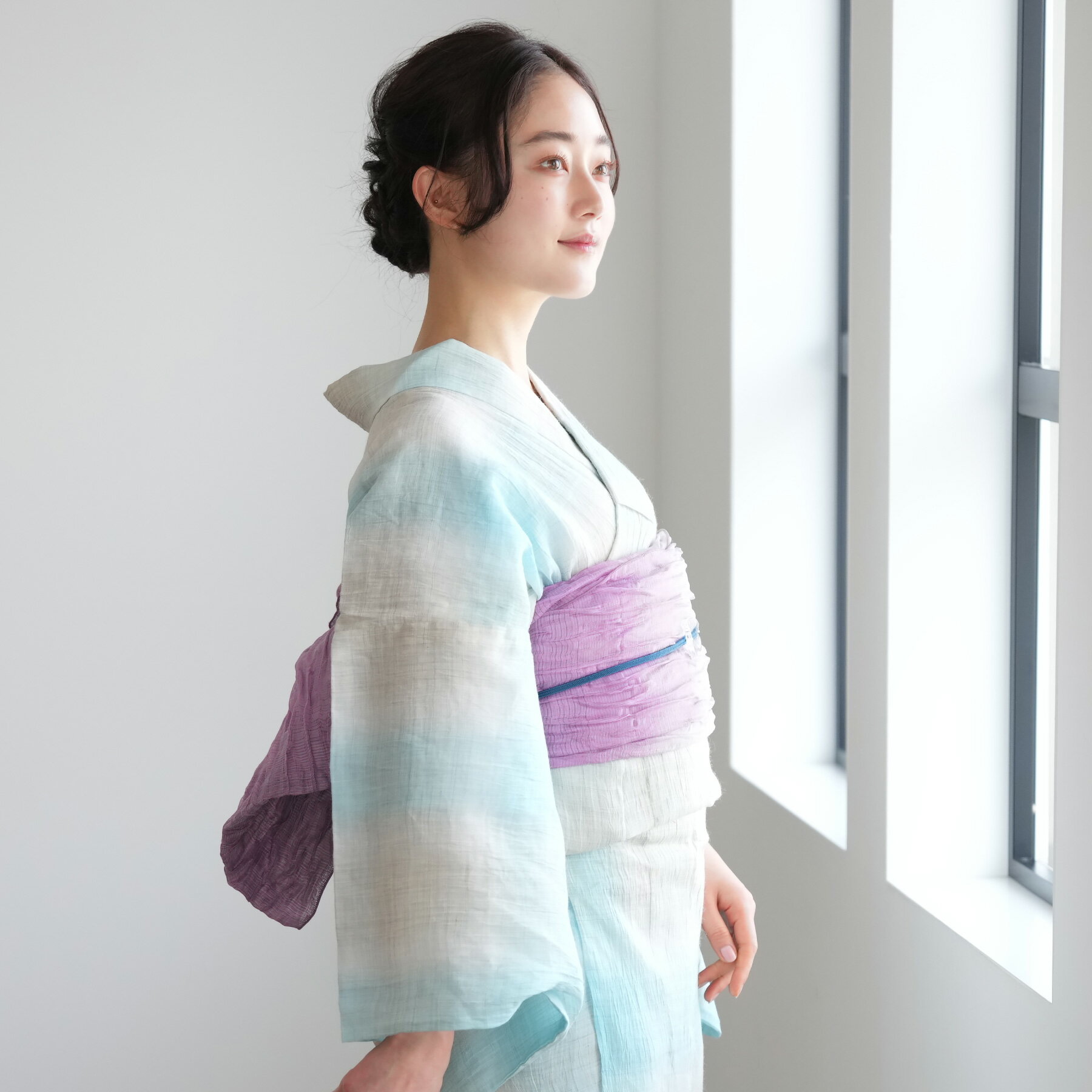 浴衣3点セット (浴衣/帯/下駄) フリーサイズ（身長155-165cm） 浴衣 セット 近江縮 浴衣 レディース 格子 セット 大人 水色 系 水色 ブルー ベージュ 格子 ぼかし チェック 近江ちぢみ 大人 綺麗系 花火大会 夏祭り レトロモダンのサムネイル